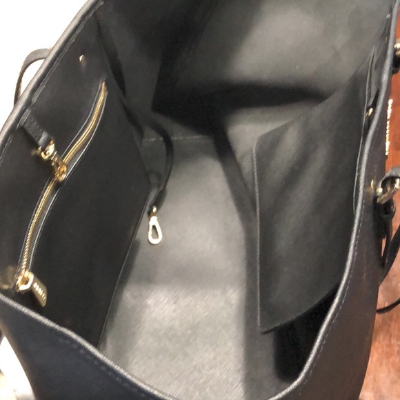 Large Michael Kors Tote - Picture 2 of 6